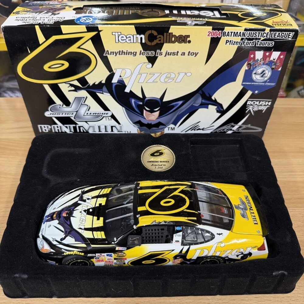 Mark Martin #6 Pfizer Justice League Batman 2004 Owners Series 1/24 Diecast